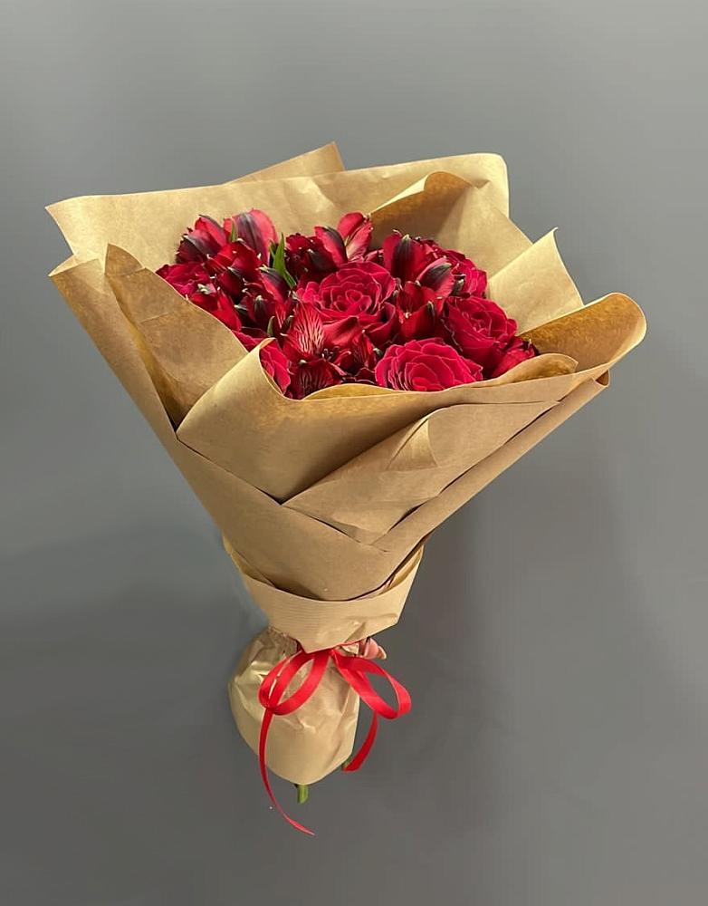 Букет цветов из: Альстромерии и Розы в Видяево