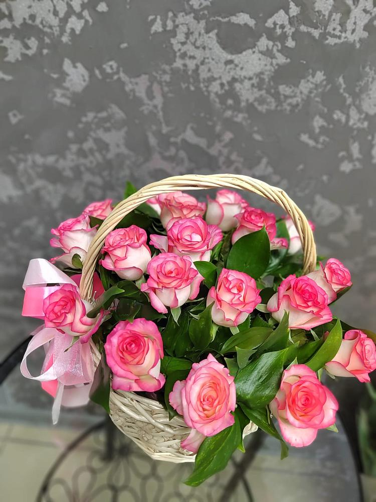 Цветочная композиция из Розы в корзине в Видяево