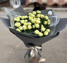 Букет Белые кустовые розы Солинеро в Видяево