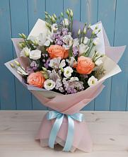 Букет цветов из:  Лизиантусы, Розы, Альстромерии и Гипсофила в Видяево