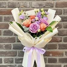 Букет цветов из:  Лизиантусы и Розы в Видяево