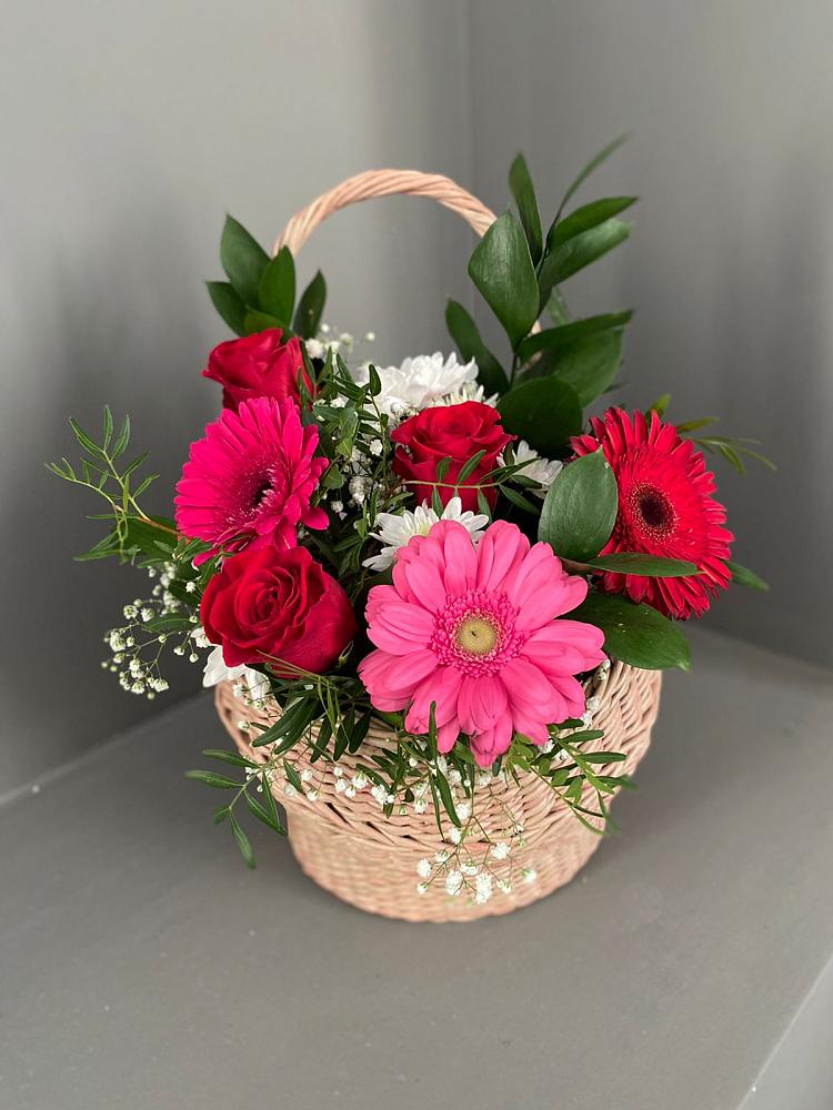 Цветочная композиция из Розы, Хризантемы и Герберы в корзине в Видяево